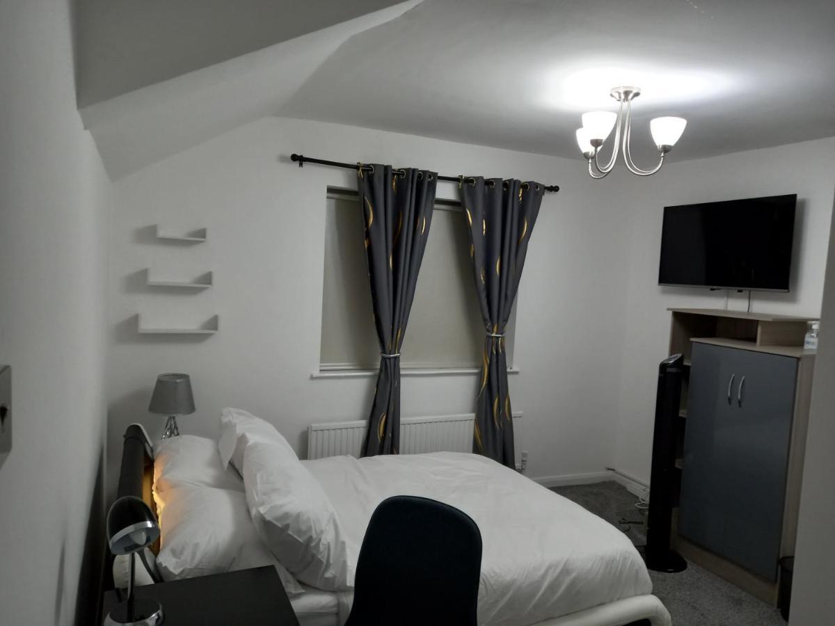 Cozzy Accommodation Manchester Exterior photo