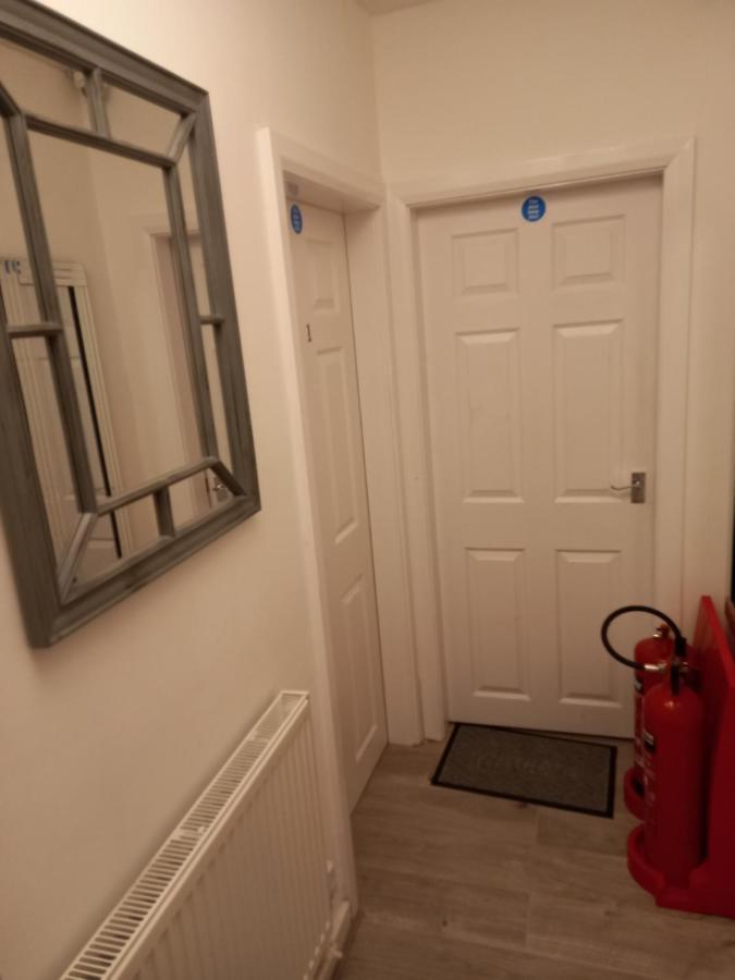 Cozzy Accommodation Manchester Exterior photo