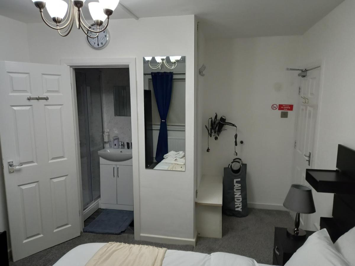 Cozzy Accommodation Manchester Exterior photo