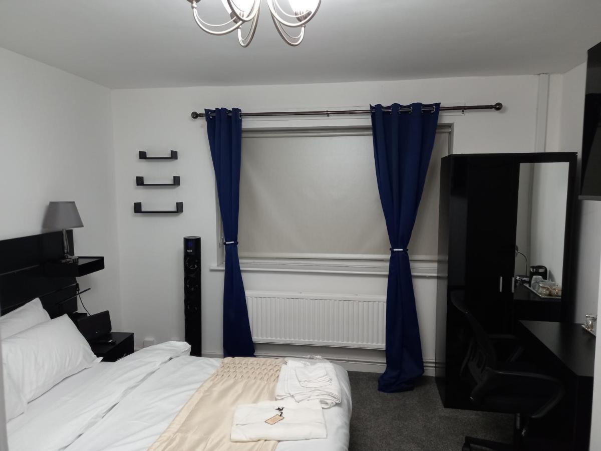 Cozzy Accommodation Manchester Exterior photo